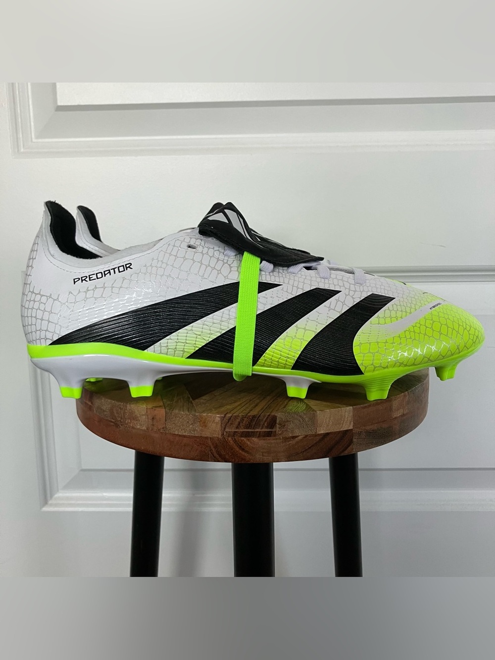 NEW Adidas Predator League FT Men’s 8.5 White Green Soccer Cleats 2026-505